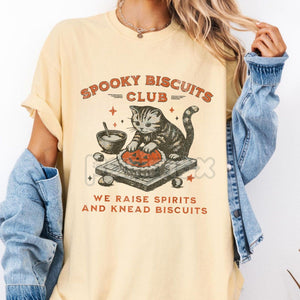 Vintage Spooky Cat T-Shirt – 'Spooky Biscuits Club' Halloween Baking Tee, Funny Pumpkin Pie Shirt, Retro Cat Lover Gift — view 2