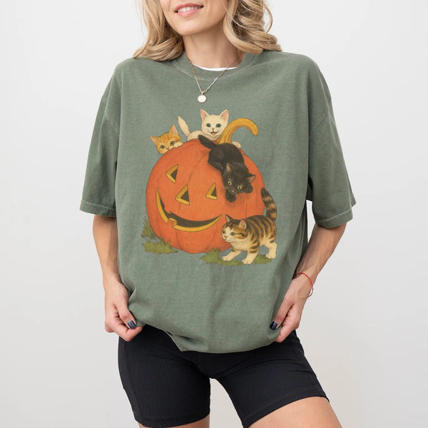 ChicCotton Vintage 90s Cat Halloween Comfort Colors Shirt - Retro Jack-o-lantern Graphic Tee for Cat Lovers