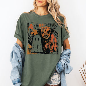 Ghost And Cow Cute Autumn Halloween Spooky Season Cozy Night Village Harvest Moon Comfort Colors Tee — view 3