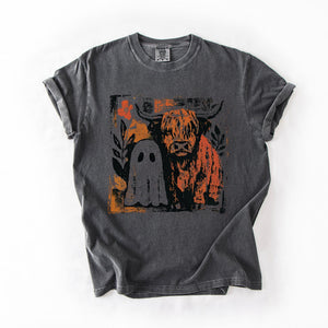 Ghost And Cow Cute Autumn Halloween Spooky Season Cozy Night Village Harvest Moon Comfort Colors Tee — view 5