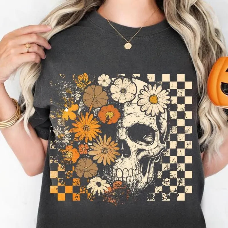 Skull & Flowers Graphic Tee – Vintage Halloween T-Shirt, Retro Aesthetic Oversized Shirt