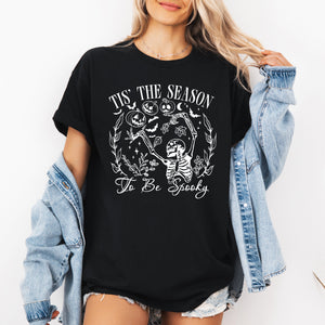 Tis The Season To Be Spooky Skeleton Halloween Retro Vintage Distressed Print Graphic Tee — view 4