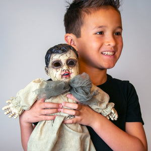 Cracked Face Creepy Doll with Sound : 14-Inch-Tall Halloween Decoration — view 1